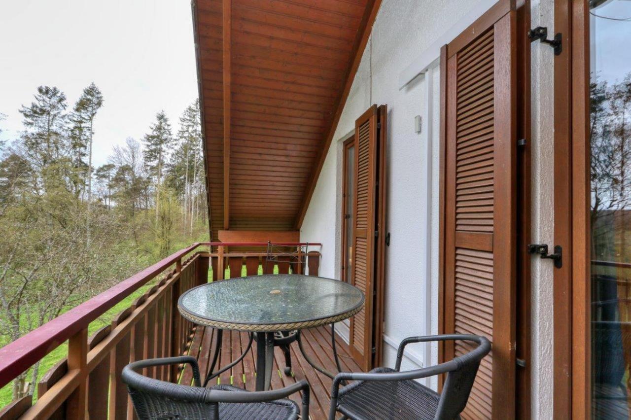 Seepark Kirchheim Ferienhaus Bei Zeta Mit Sauna Экстерьер фото